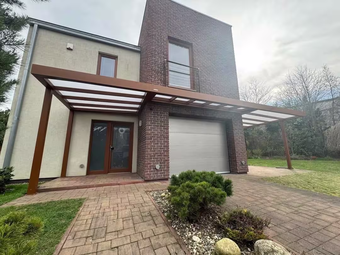 69c2b72fd2c7bb648c1cb91e_pergola-s-pevnou-strechou4